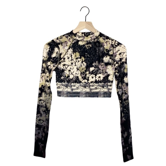 NEW! FREE PEOPLE MOVEMENT idris layer dark night print long sleeve crop top tee​ - Picture 4 of 16